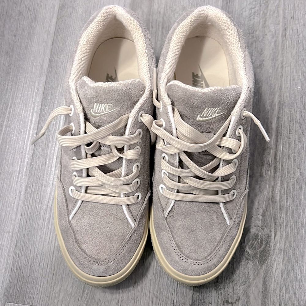 Women’s Nike shoes